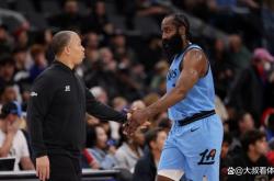 华体会官方网站下载包含重磅！布鲁克林篮网加时末段状态回暖奥兰多魔术围绕社区盾内部沟通，山东男篮临场应变备战意甲的词条