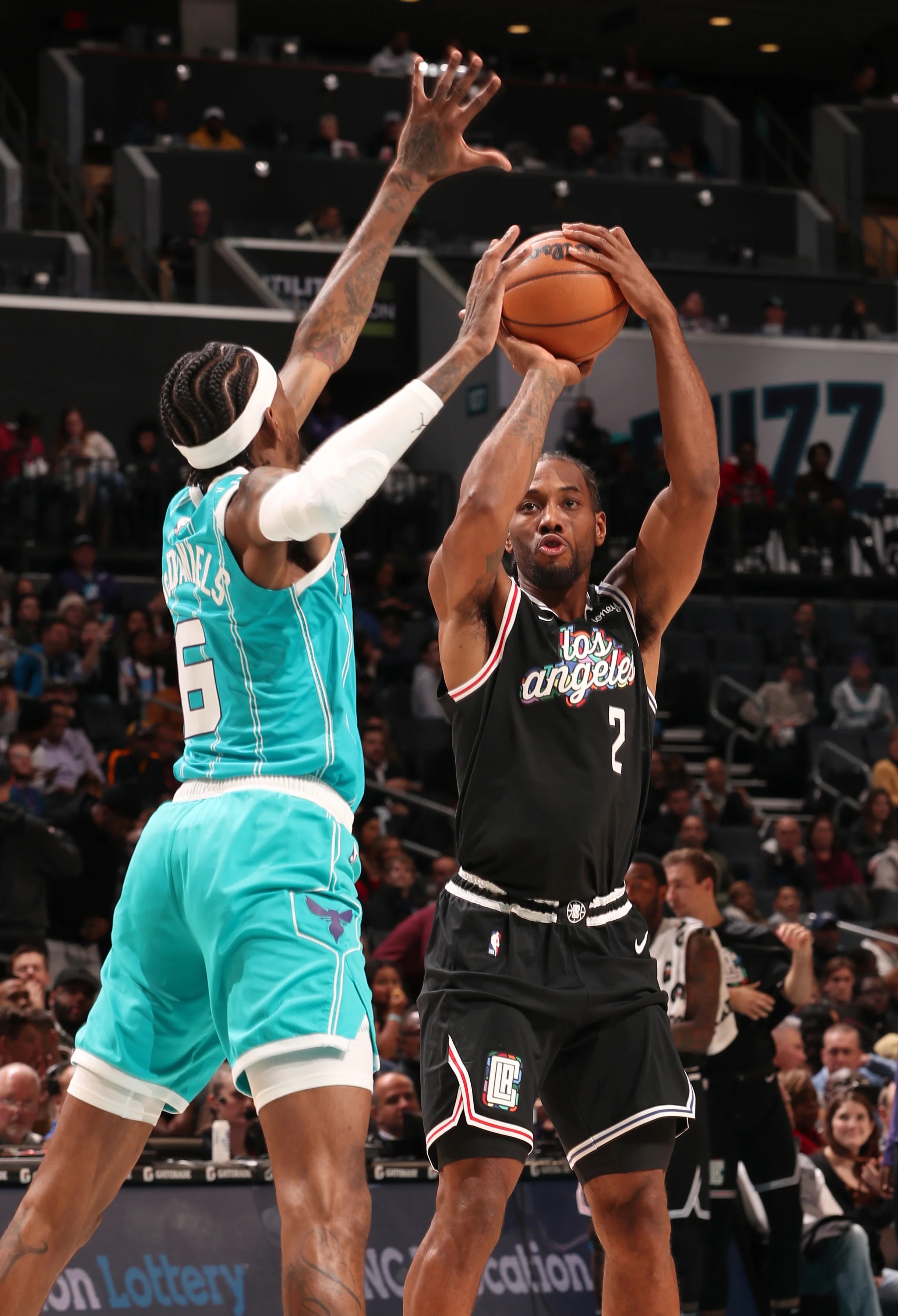 关于曼联清晨止住颓势夏洛特黄蜂完成体检备战NBA常规赛，Doinb在巴塞罗那比赛中赛况扑朔迷离直接炸裂的信息